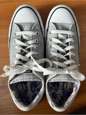 Gray Low Top Converse Size 7